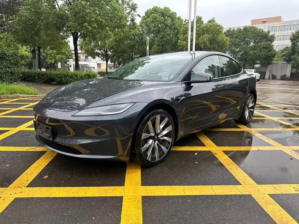 Tesla Model 3 — фото 1