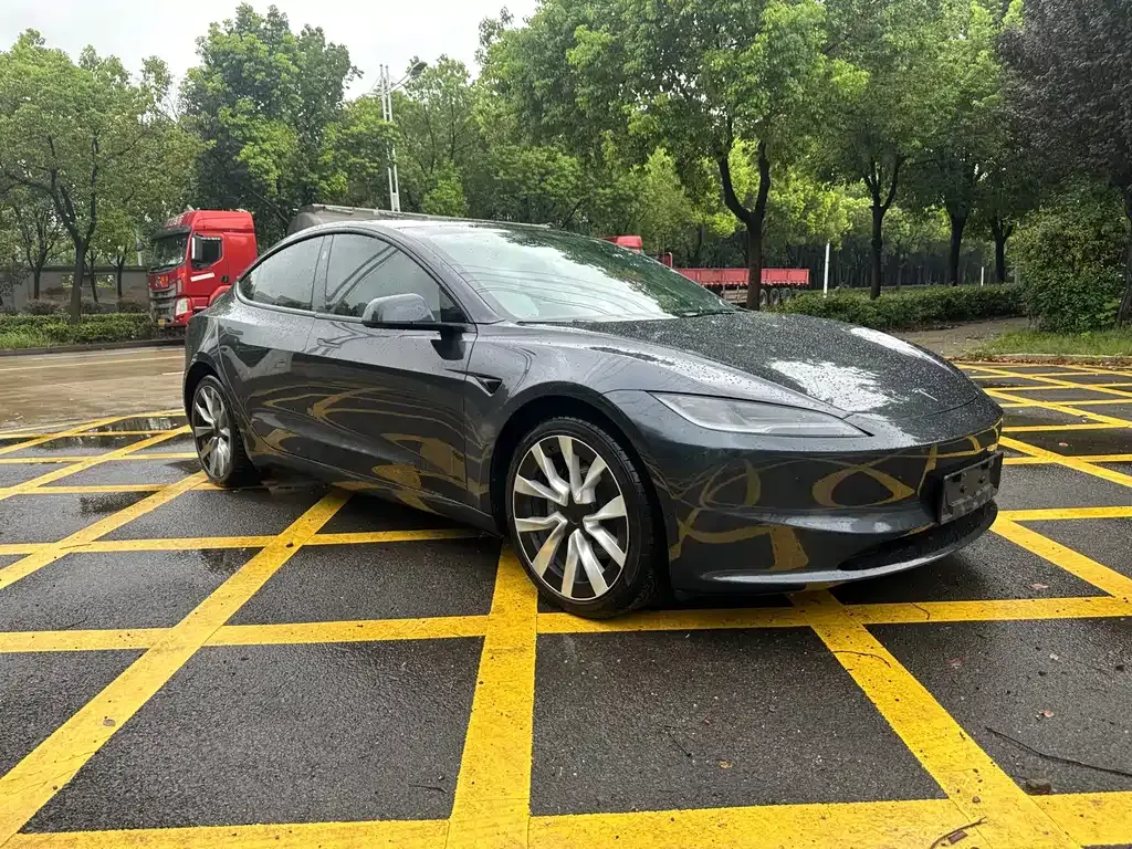 Tesla Model 3 — фото 4