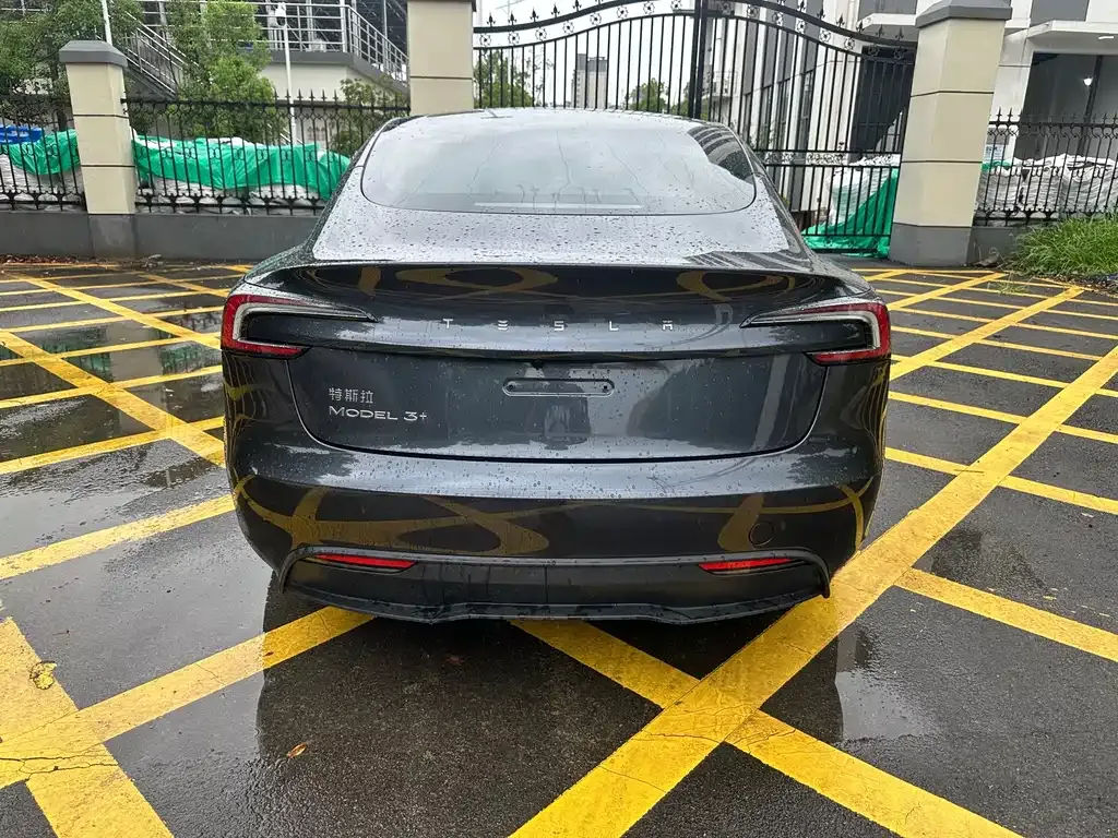 Tesla Model 3 — фото 7