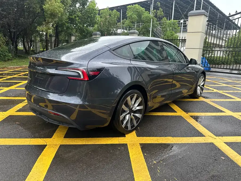 Tesla Model 3 — фото 3