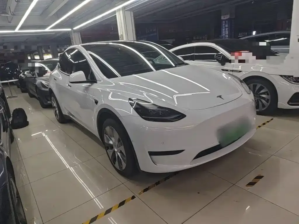 Tesla Model Y — фото 8