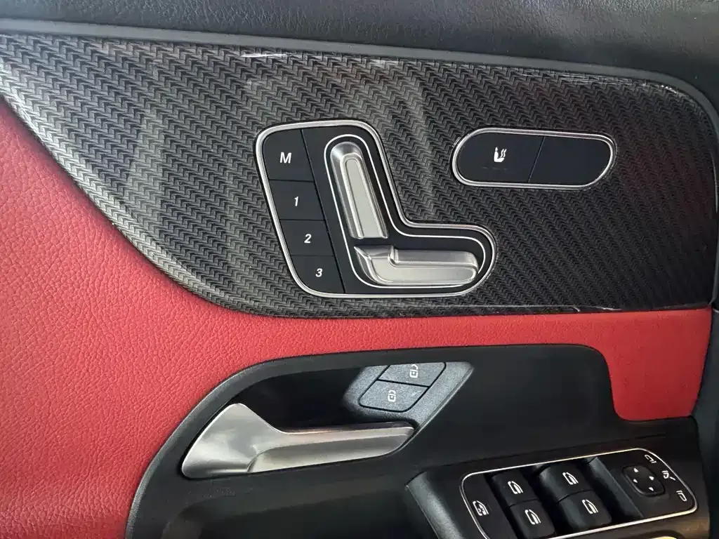 Mercedes-Benz GLB AMG — фото 6
