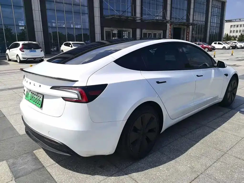 Tesla Model 3 — фото 7