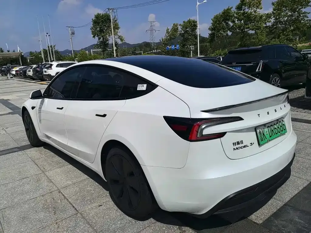 Tesla Model 3 — фото 10
