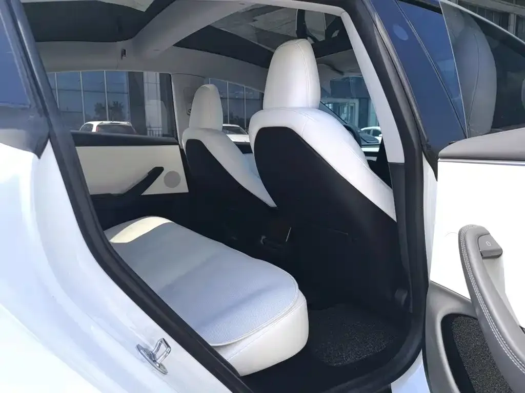 Tesla Model 3 — фото 2