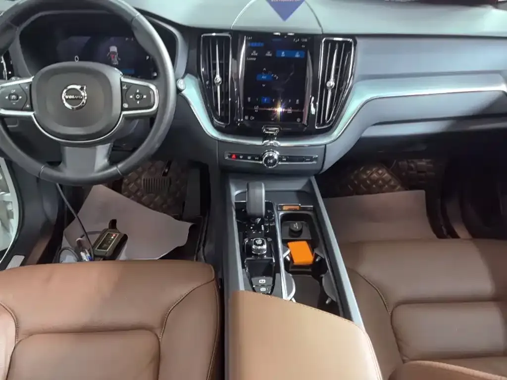 Volvo XC60 — фото 7