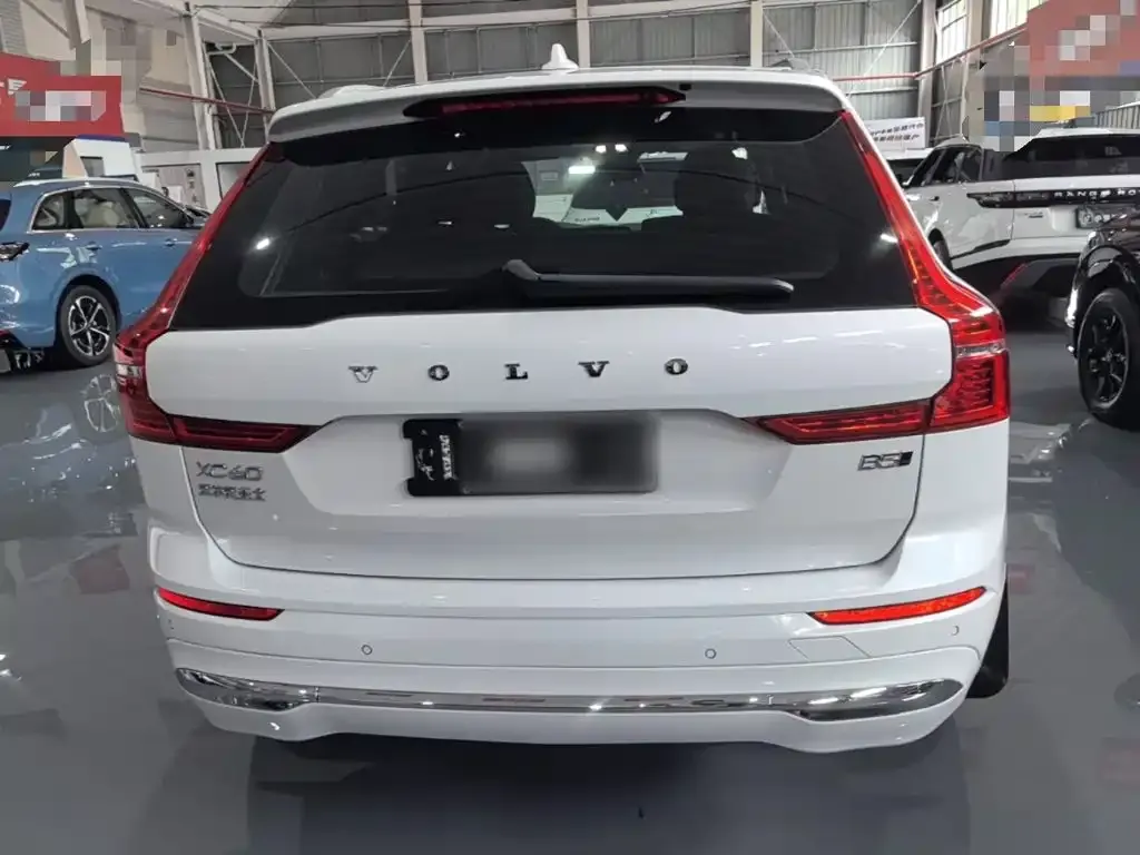 Volvo XC60 — фото 10