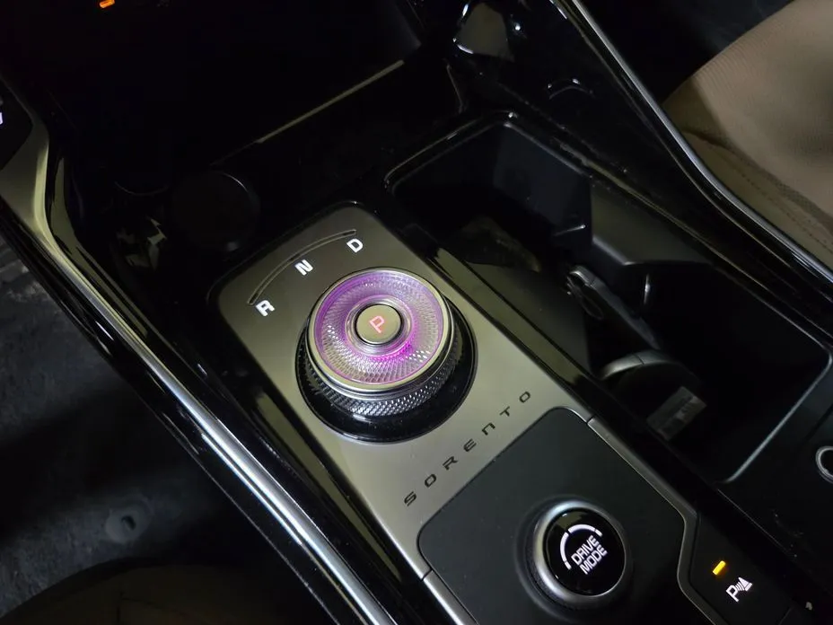 Kia Sorento — фото 8