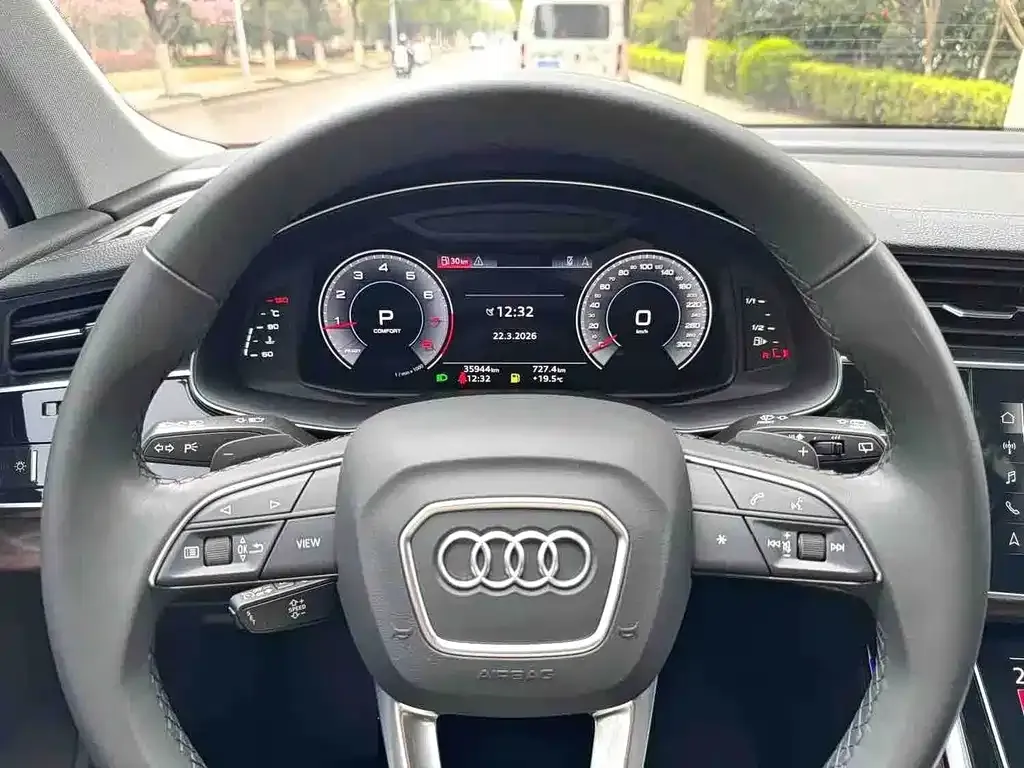 Audi Q7 — фото 8