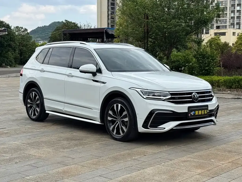 Volkswagen Tiguan L — фото 9