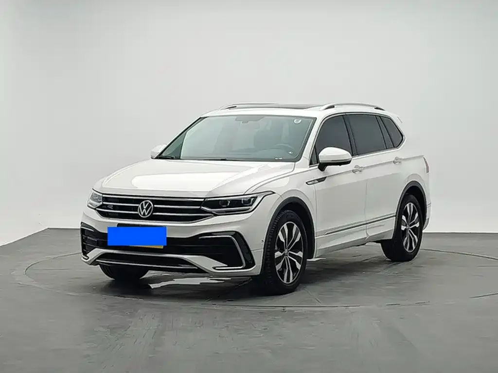 Volkswagen Tiguan L — фото 1