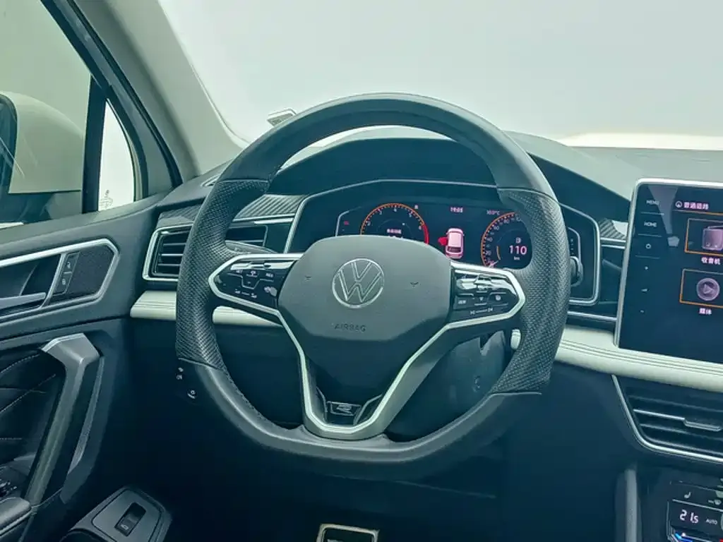 Volkswagen Tiguan L — фото 6