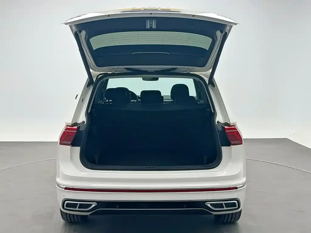 Volkswagen Tiguan L — фото 2