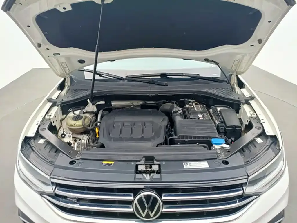 Volkswagen Tiguan L — фото 7