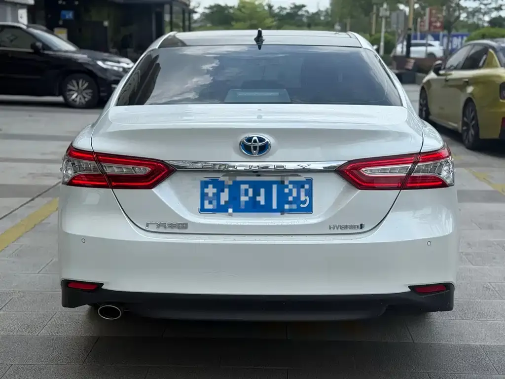Toyota Camry — фото 4
