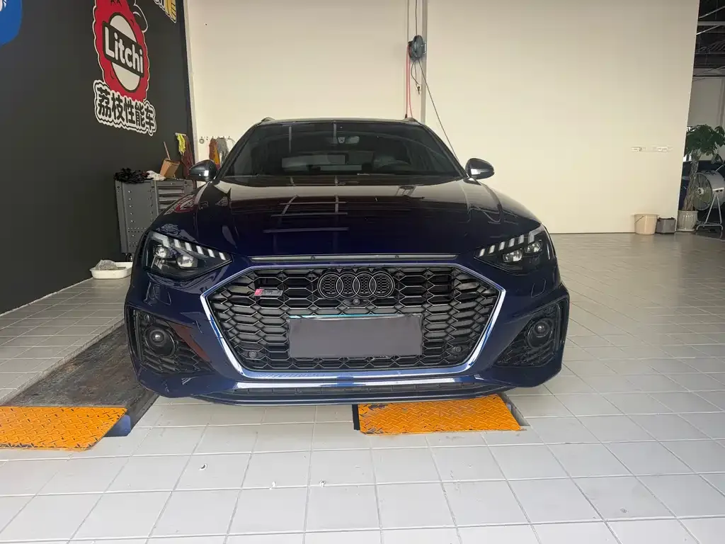Audi RS 4 — фото 5