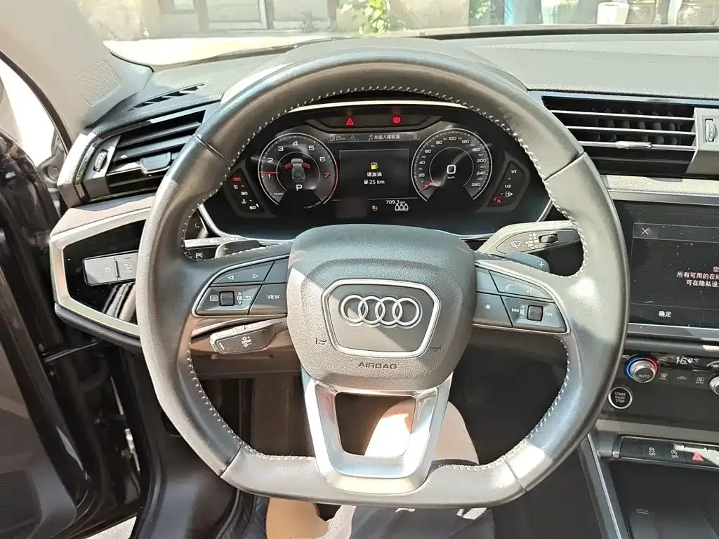 Audi Q3 — фото 10