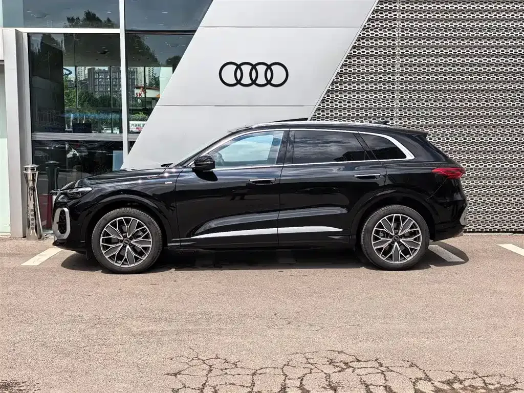 Audi Q5L — фото 9