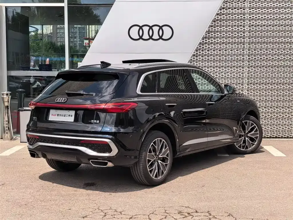 Audi Q5L — фото 10