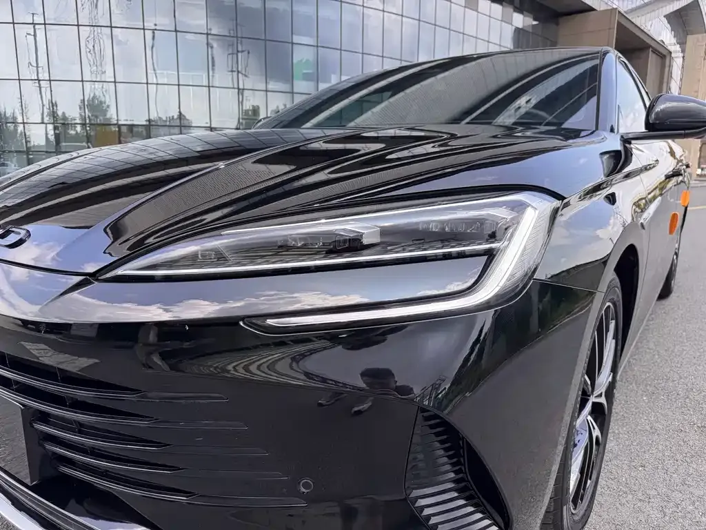 BYD Seal — фото 4