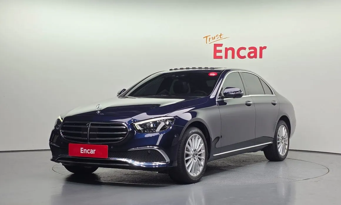 Mercedes-Benz E-Class — фото 1