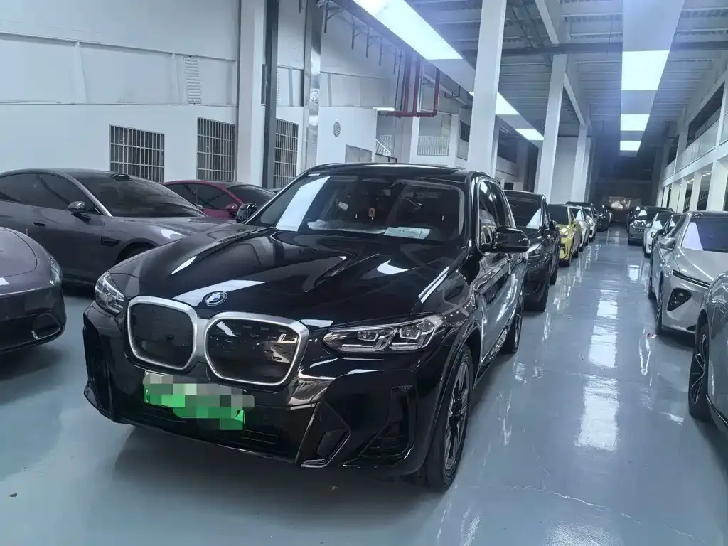 BMW iX3 — фото 1