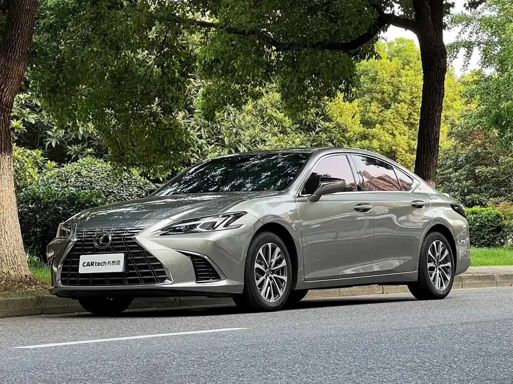 Lexus ES — фото 1