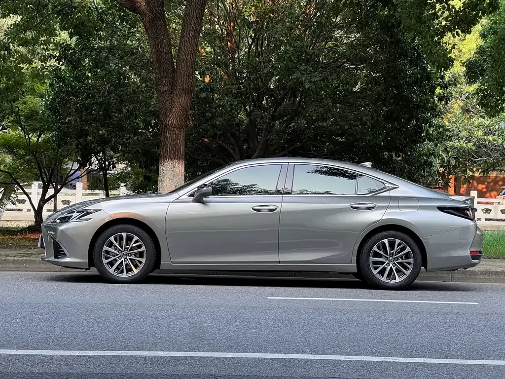Lexus ES — фото 9