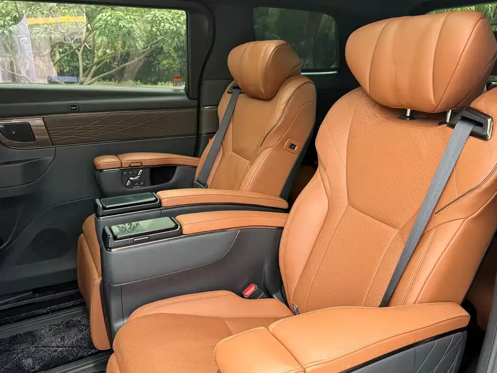 Toyota Vellfire — фото 2