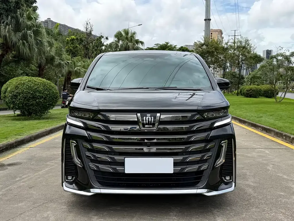 Toyota Vellfire — фото 9