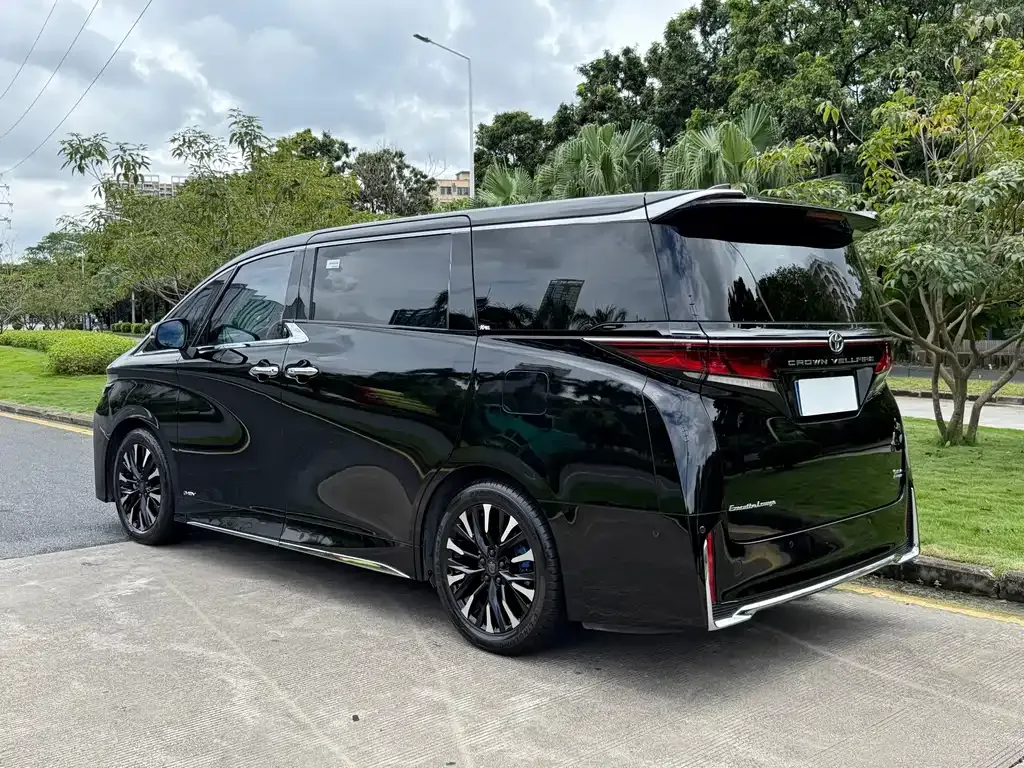 Toyota Vellfire — фото 3