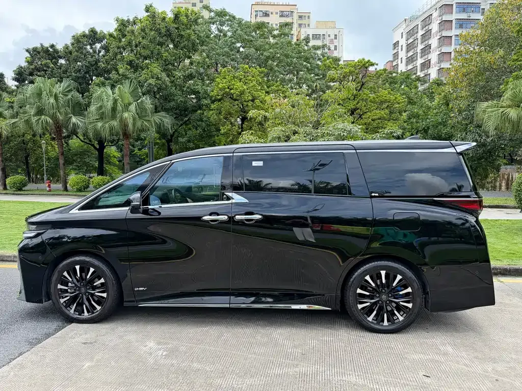Toyota Vellfire — фото 10