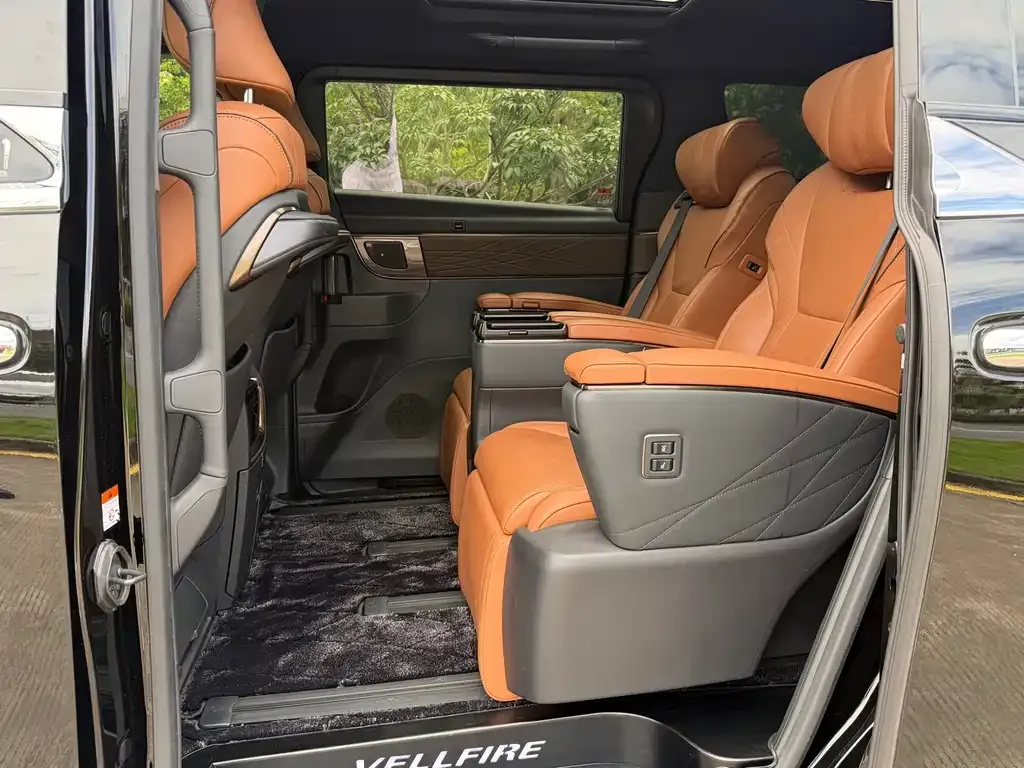 Toyota Vellfire — фото 6