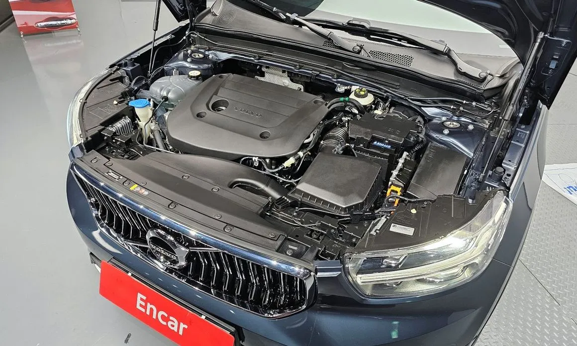 Volvo XC40 — фото 10