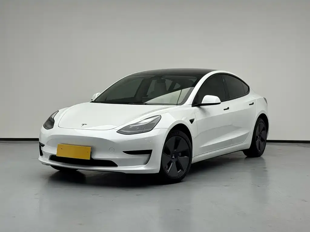 Tesla Model 3 — фото 1