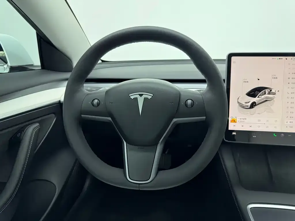 Tesla Model 3 — фото 7