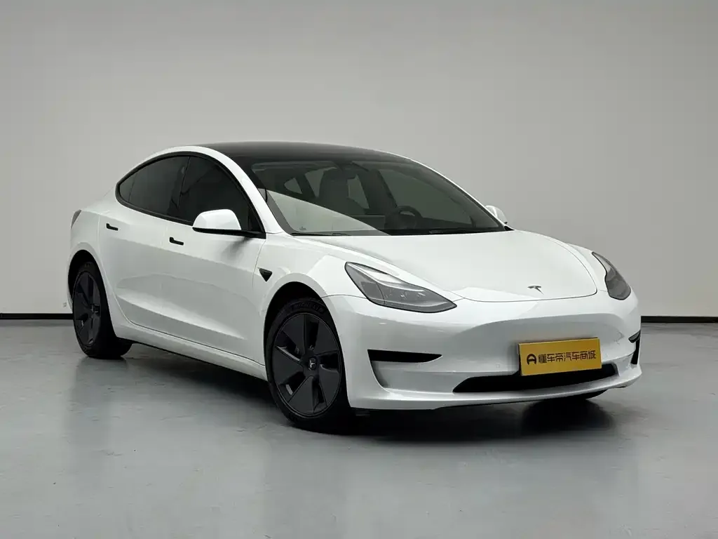 Tesla Model 3 — фото 9