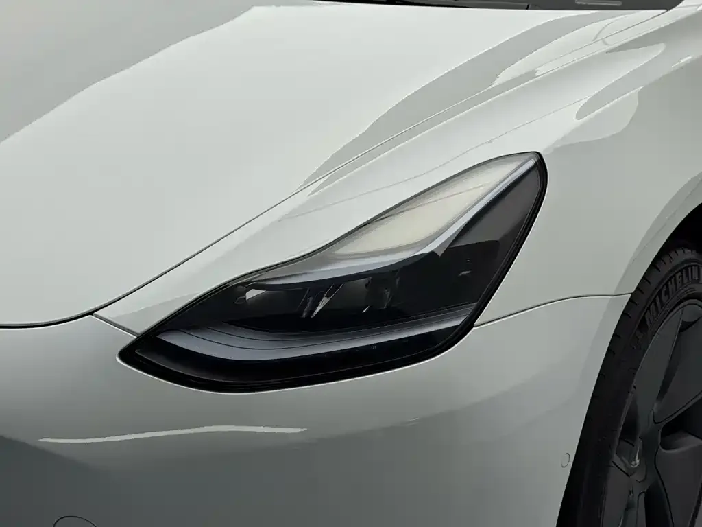 Tesla Model 3 — фото 3