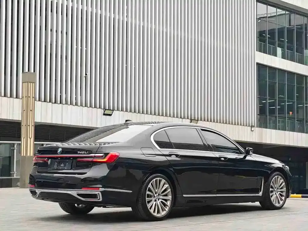 BMW 7 Series — фото 7