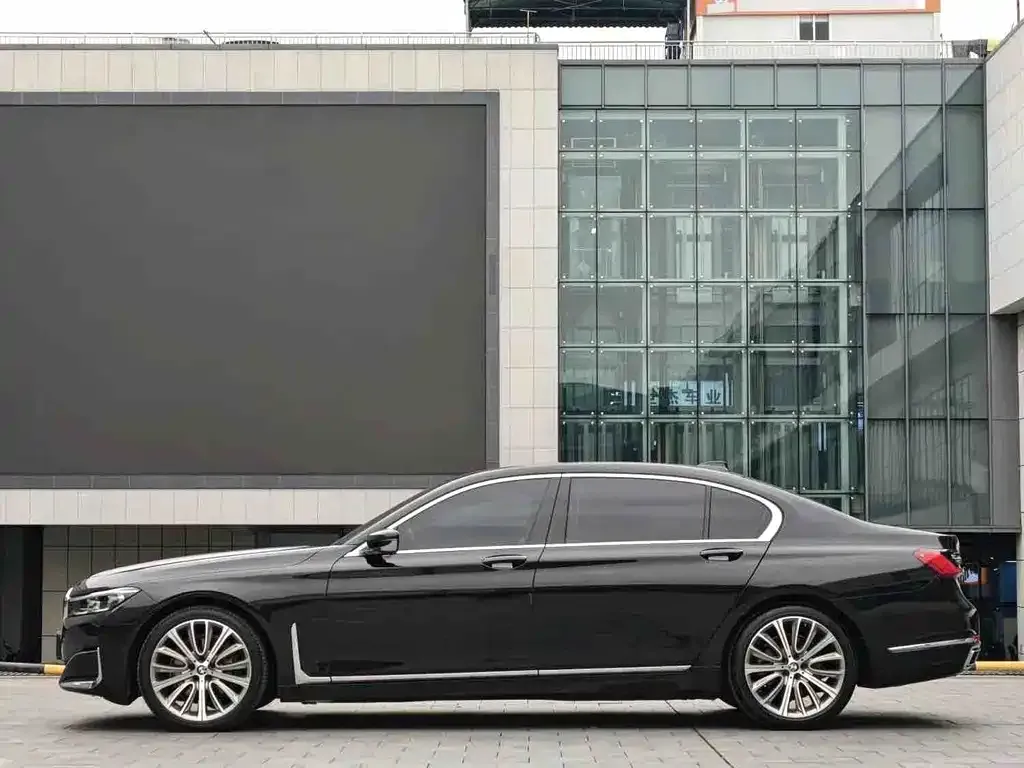 BMW 7 Series — фото 6