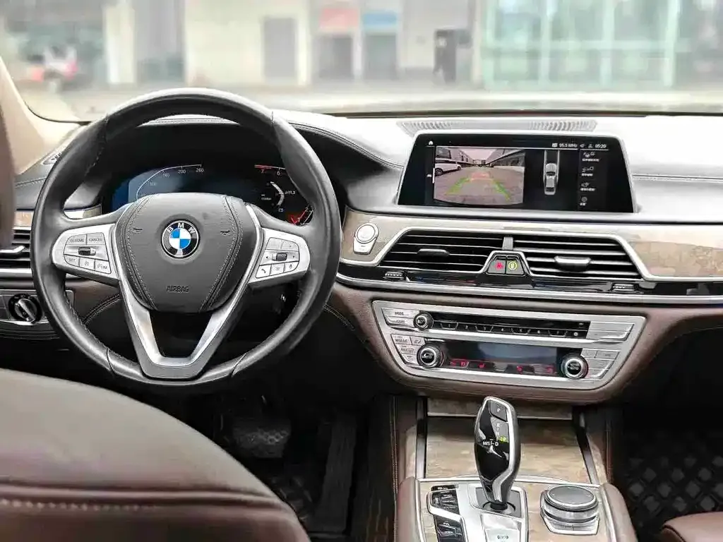 BMW 7 Series — фото 5
