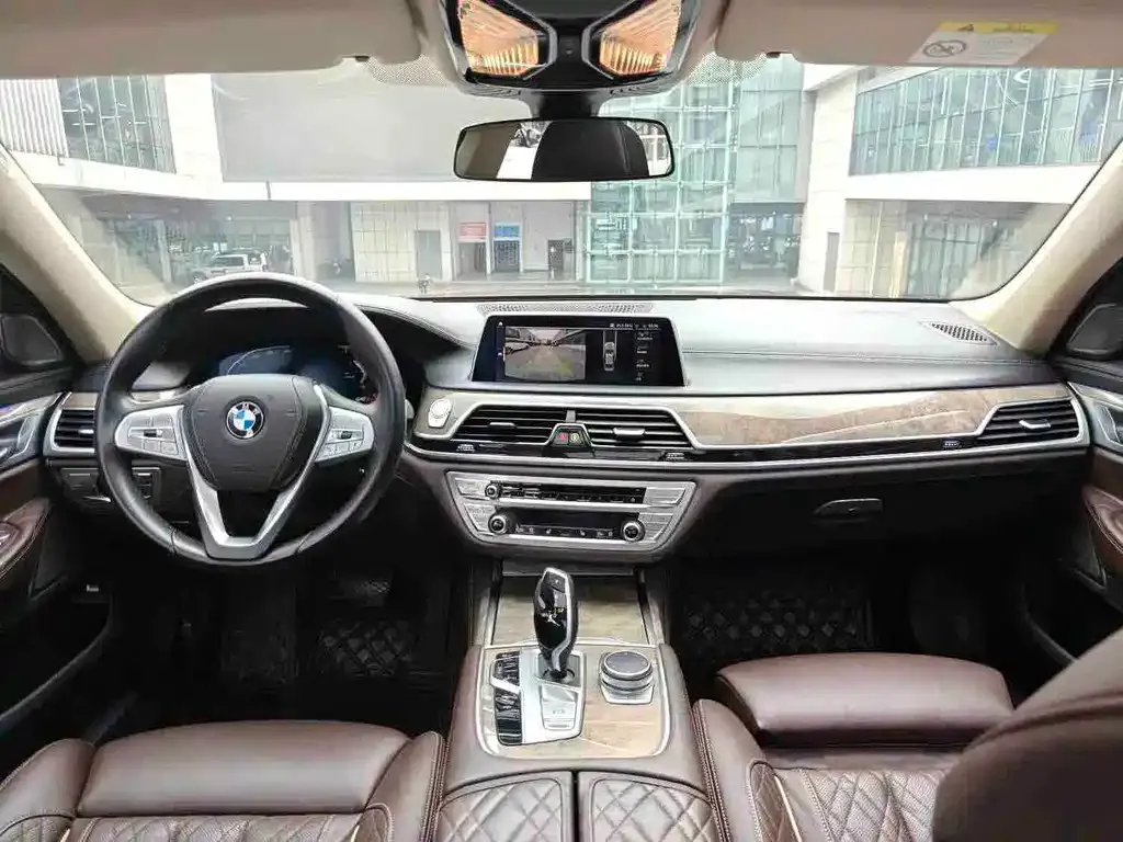 BMW 7 Series — фото 9