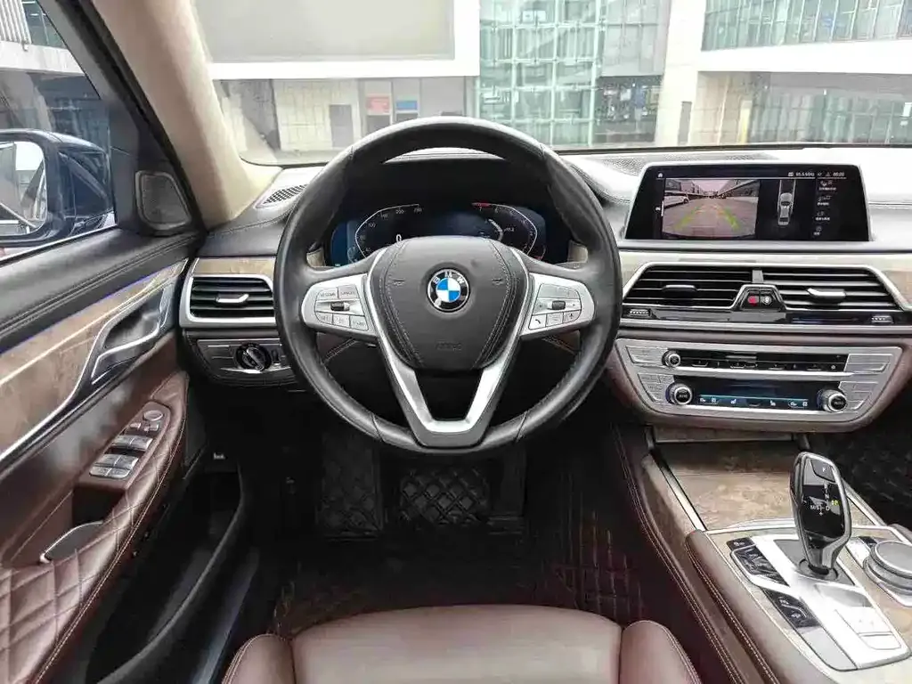 BMW 7 Series — фото 2
