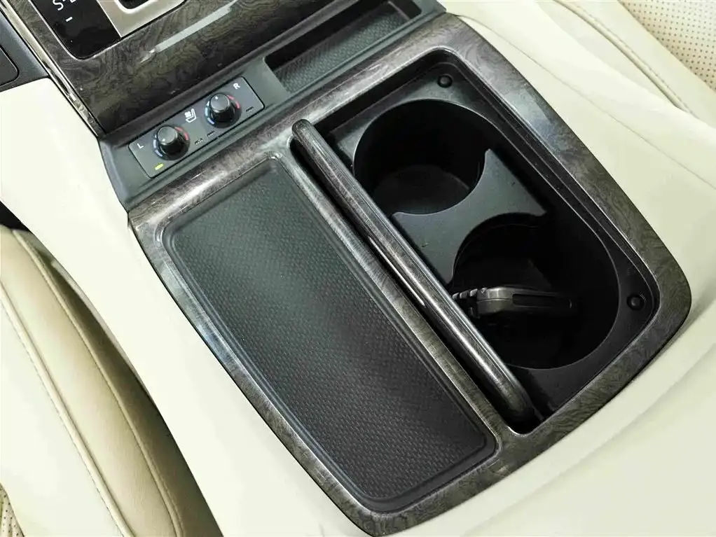 Toyota Alphard — фото 6