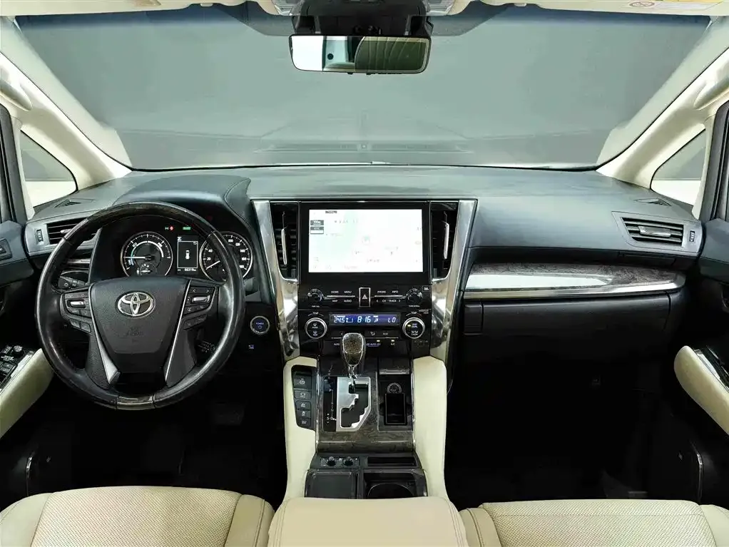 Toyota Alphard — фото 4