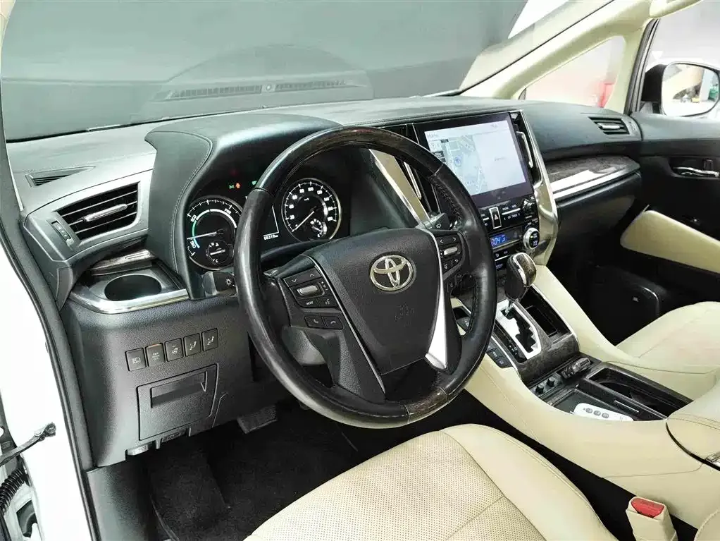 Toyota Alphard — фото 5
