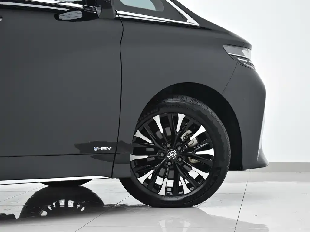 Toyota Alphard — фото 3