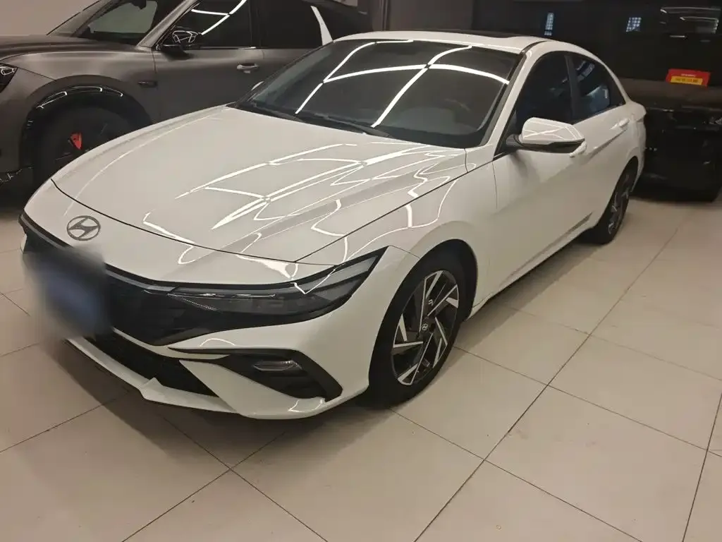 Hyundai Elantra — фото 10