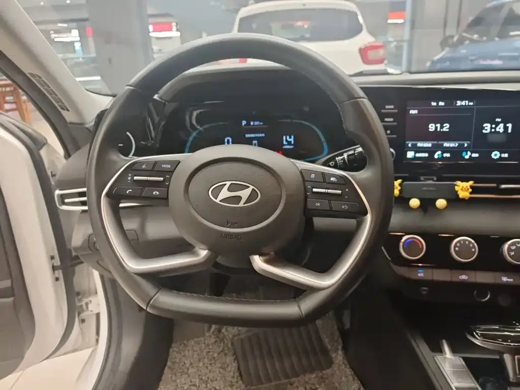 Hyundai Elantra — фото 3