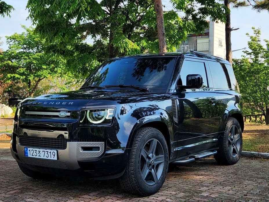 Land Rover Defender — фото 1